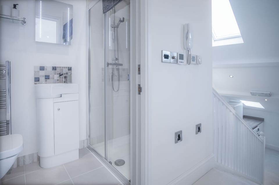 Skylark - 2 Bedroom Apartment - Tenby Apartment in Wales
