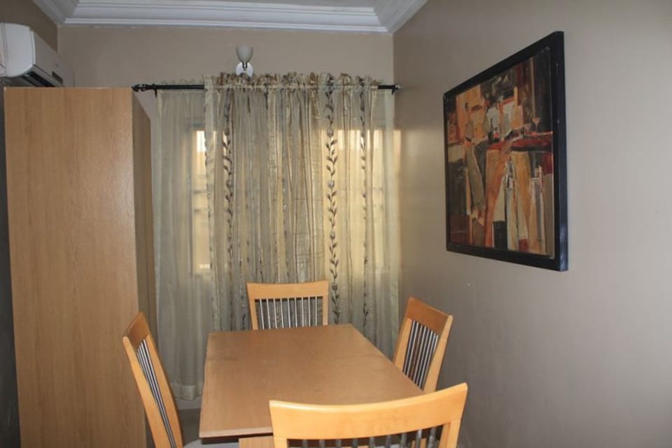 5 bedrooms, minibar, in-room safe, desk