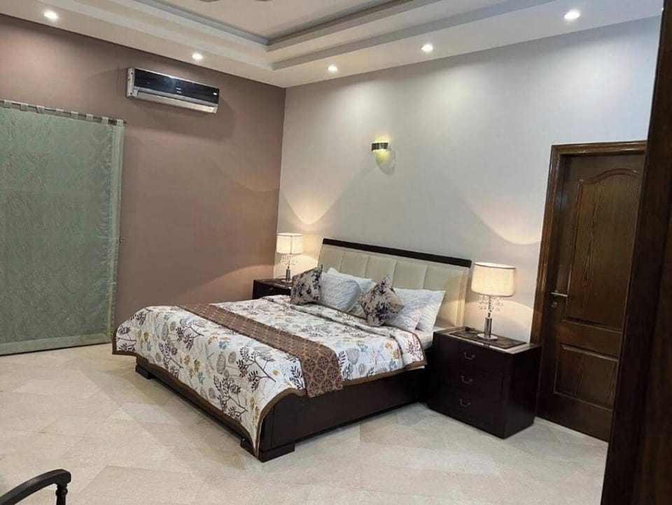 Minibar, soundproofing, free WiFi, wheelchair access