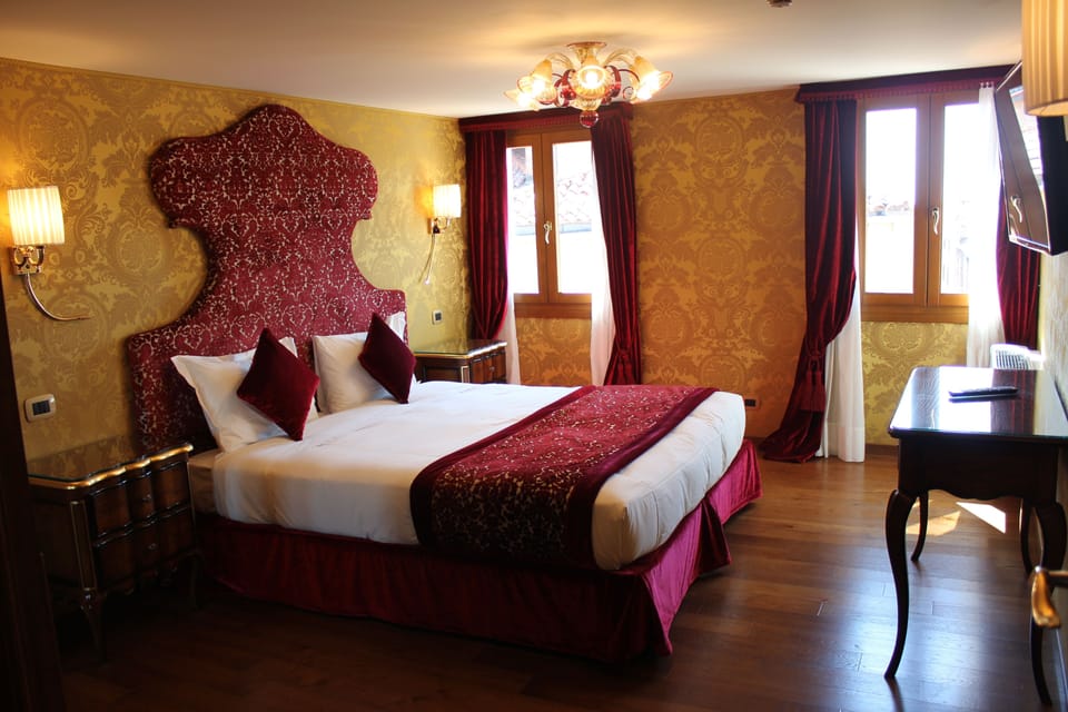 Superior Double or Twin Room, 1 Bedroom | Down comforters, in-room safe, desk, soundproofing