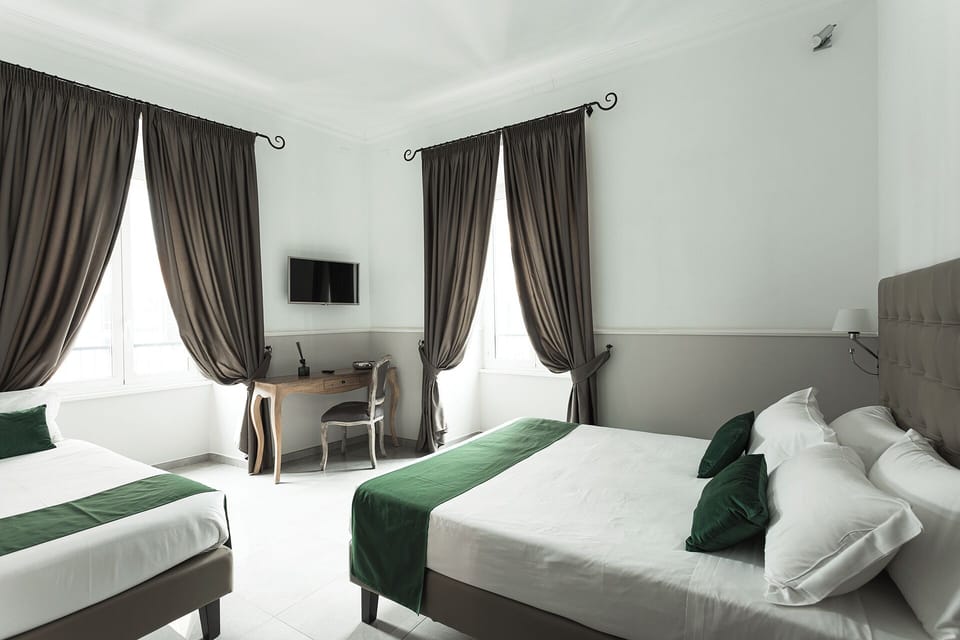 City Triple Room | In-room safe, desk, blackout drapes, soundproofing
