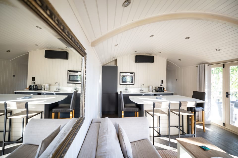 Luxury Cabin | Private kitchen | Electric kettle