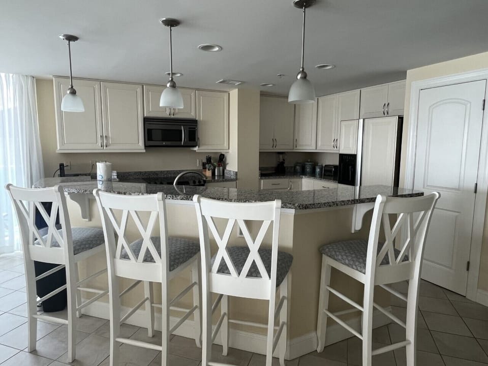 Deluxe Condo (unit 505  (#72576)) | Private kitchen | Full-size fridge, microwave, oven, stovetop