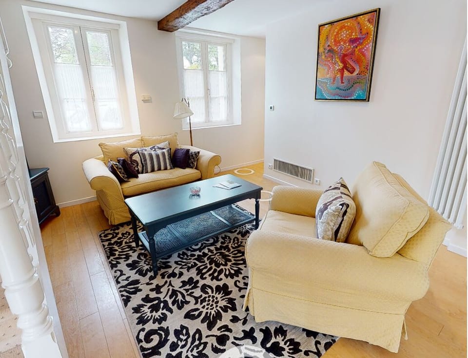 Luxury Room | Living area | TV, DVD player