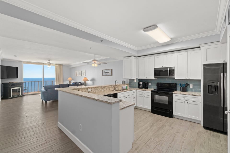 Condo, Multiple Beds, Balcony, Ocean View | Private kitchen | Fridge, microwave, oven, stovetop