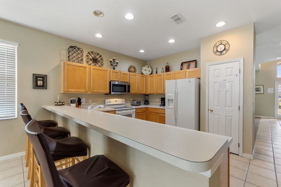 Villa, 4 Bedrooms | Private kitchen | Coffee/tea maker, fridge, oven, toaster