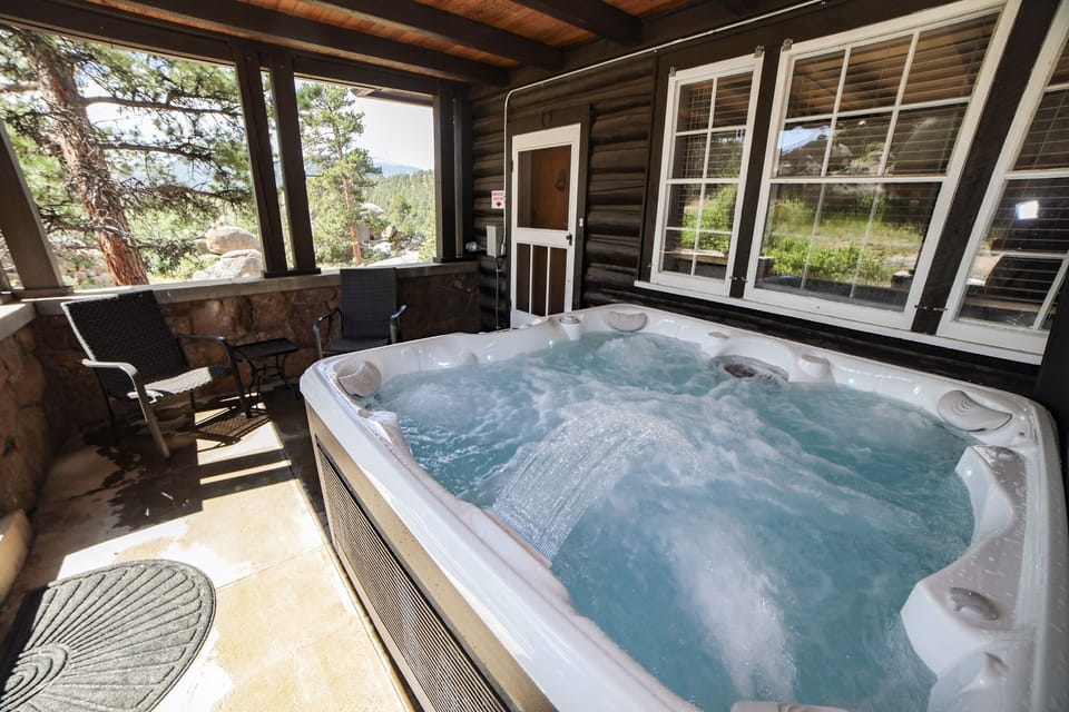 Cabin, 3 Bedrooms | Outdoor spa tub