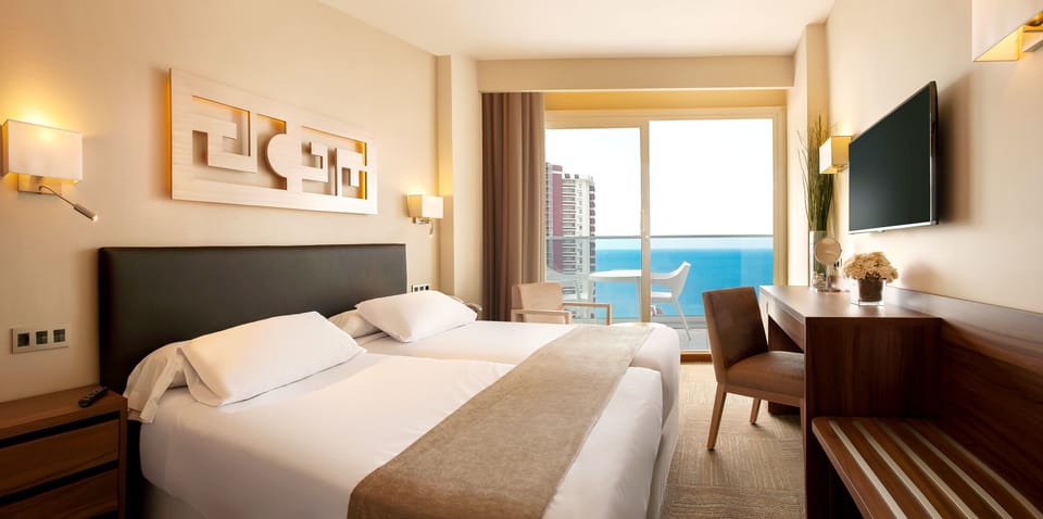 Standard Room | Premium bedding, minibar, in-room safe, desk