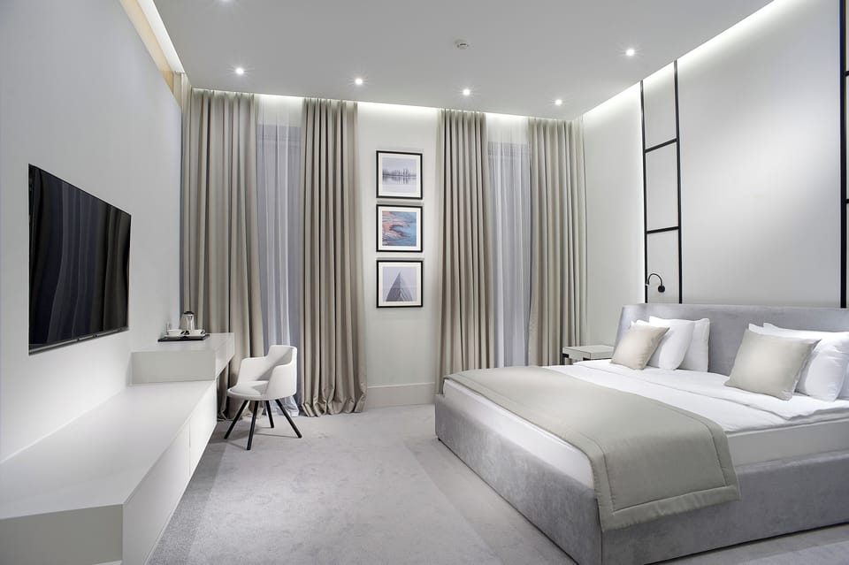 Superior Room | Desk, laptop workspace, WiFi (free), bed sheets