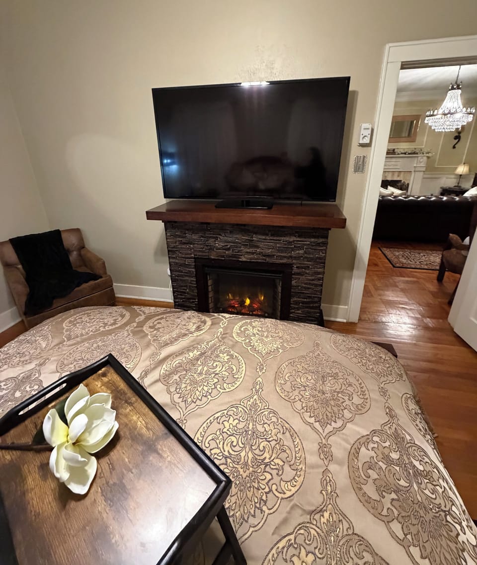 Executive Room | Egyptian cotton sheets, premium bedding, down comforters, pillowtop beds