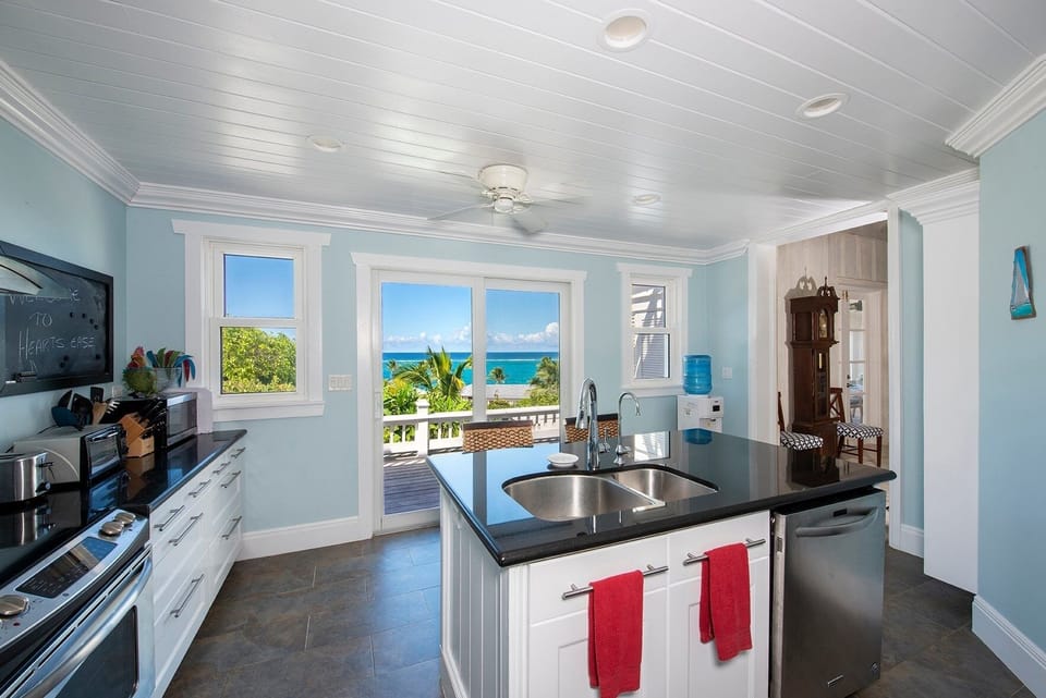 House, 3 Bedrooms | Private kitchen | Coffee/tea maker, fridge, oven, toaster