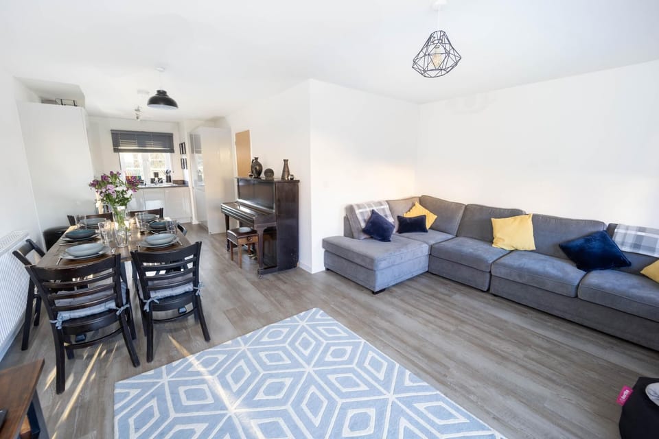 House (3 Bedrooms) | Living room