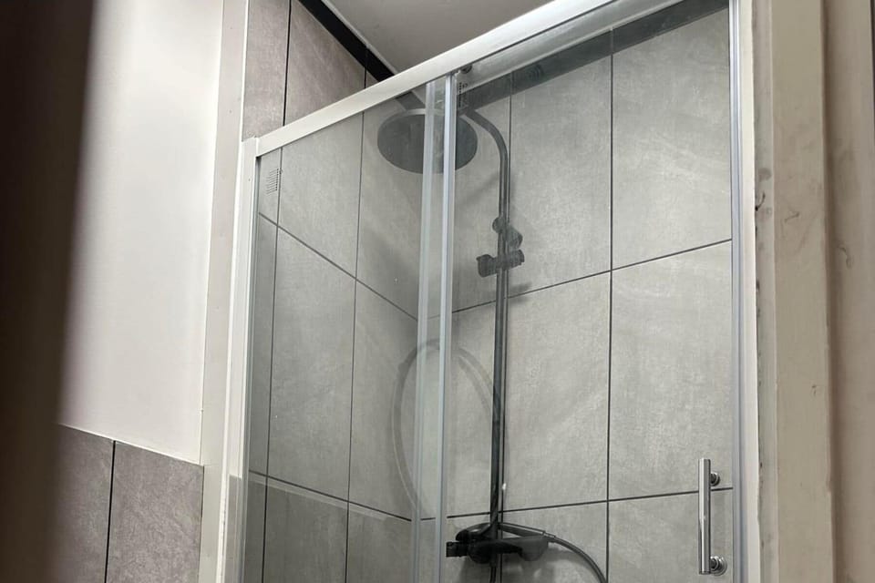 Shower, towels