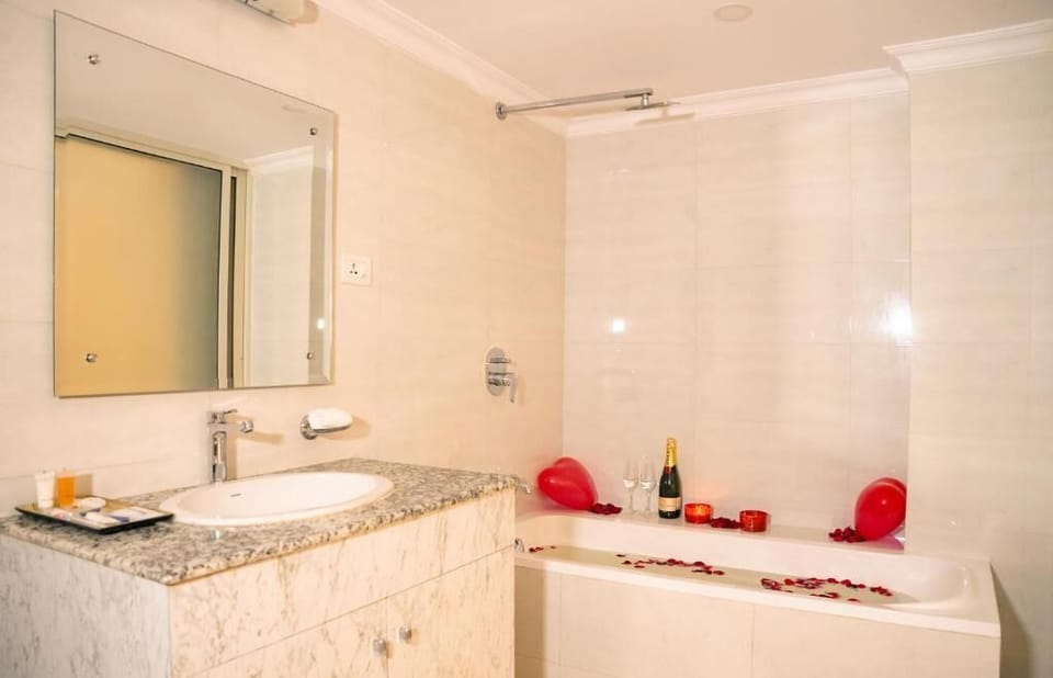 Premium Room | Bathroom | Eco-friendly toiletries, hair dryer, slippers, towels