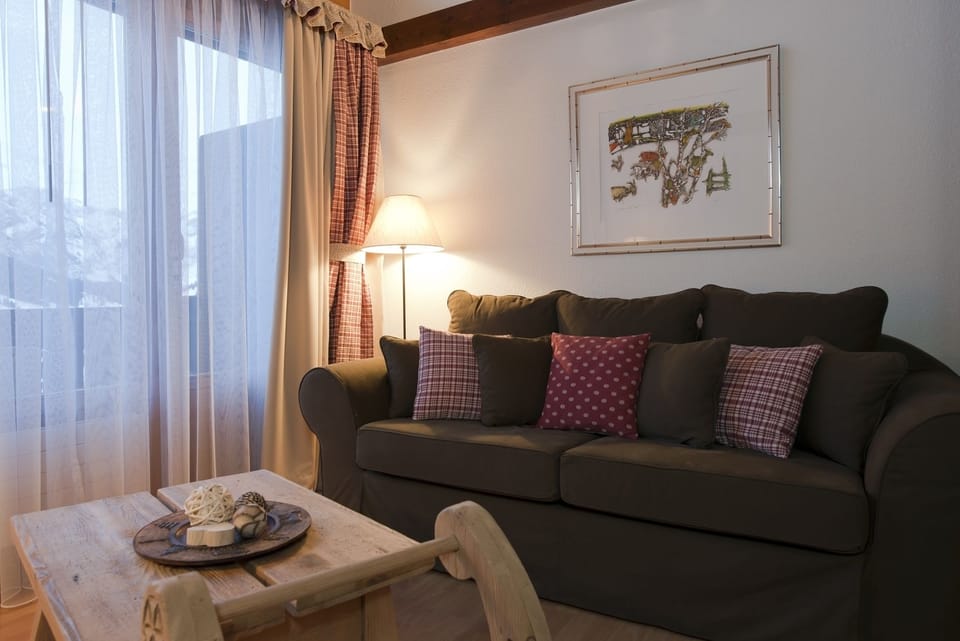 Junior Suite, Balcony (Alpencharme) | Living room | 120-cm flat-screen TV with cable channels, TV