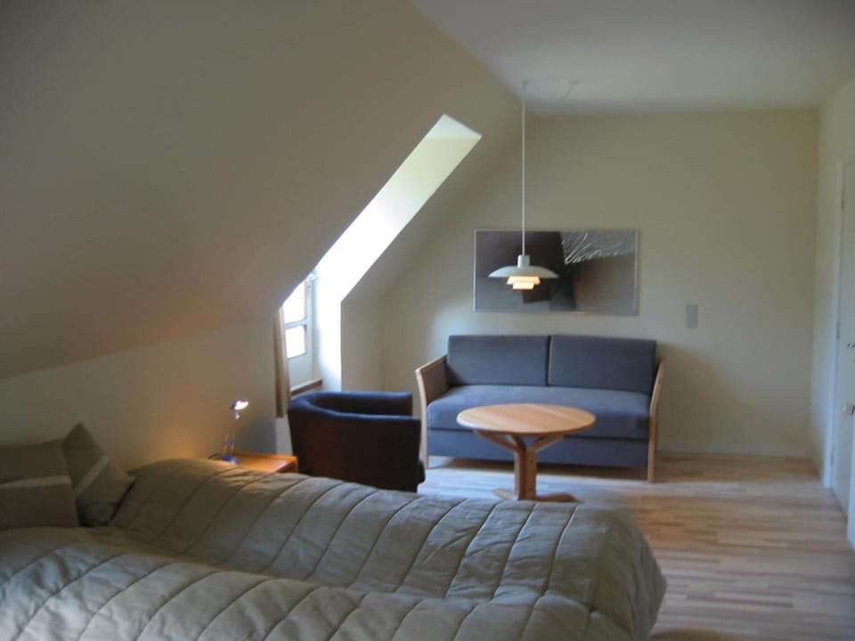 Desk, cribs/infant beds, rollaway beds, free WiFi