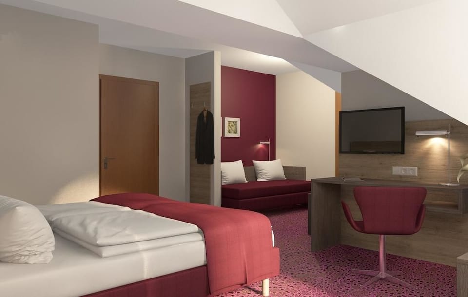 Comfort Double Room | Desk, laptop workspace, blackout drapes, free WiFi