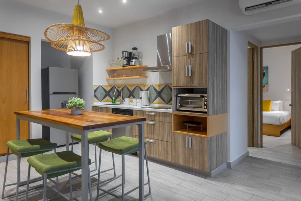 Deluxe Apartment | Private kitchen | Full-size fridge, microwave, stovetop, blender