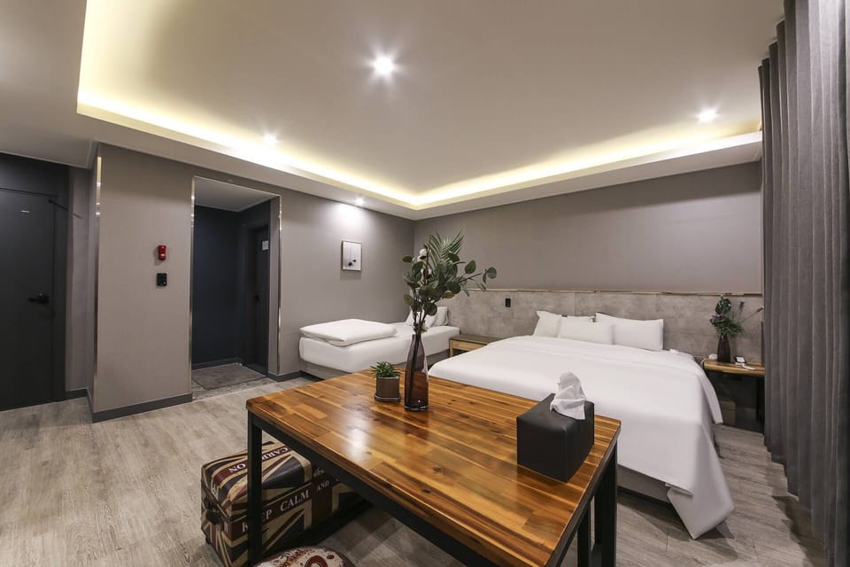 Family Suite Room | Individually decorated, individually furnished, free WiFi, bed sheets
