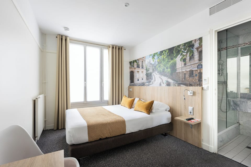 Comfort Double or Twin Room | In-room safe, desk, soundproofing, iron/ironing board