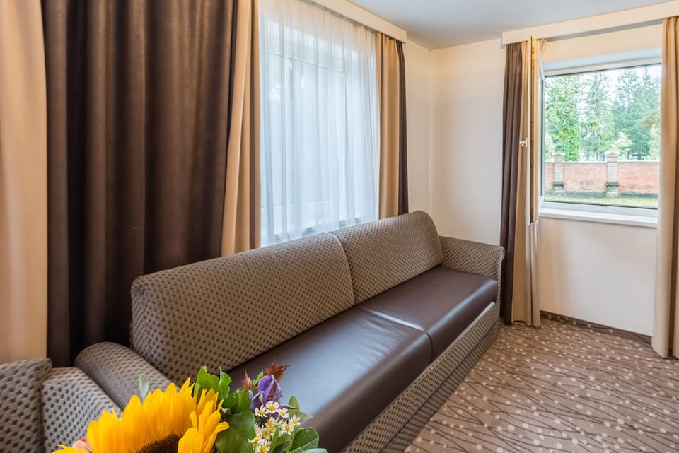 Premium bedding, pillowtop beds, minibar, in-room safe