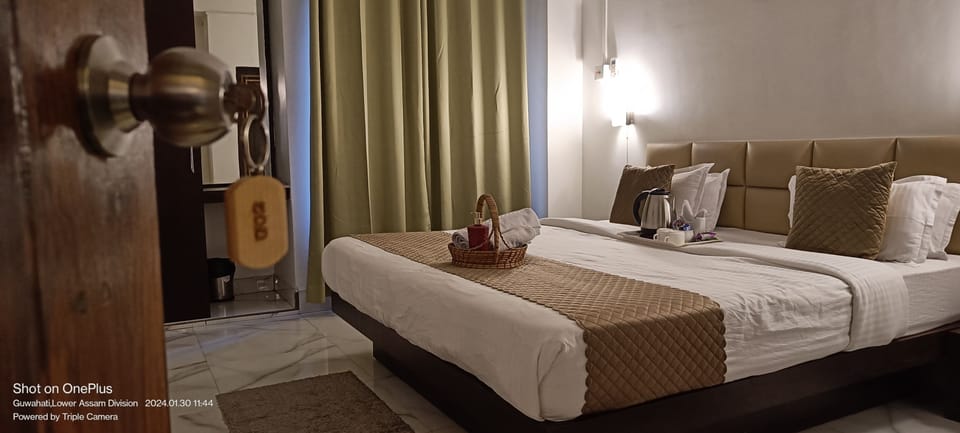 Deluxe Double Room | Desk, laptop workspace, free WiFi, bed sheets