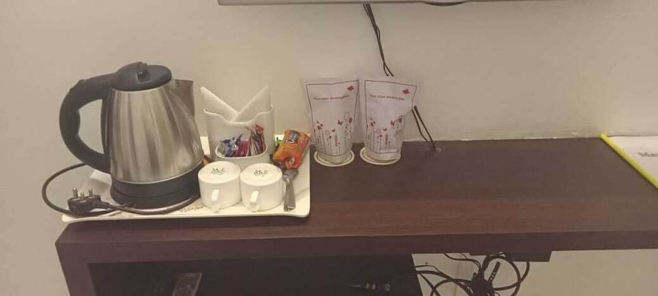 Twin Room | Desk, laptop workspace, free WiFi, bed sheets