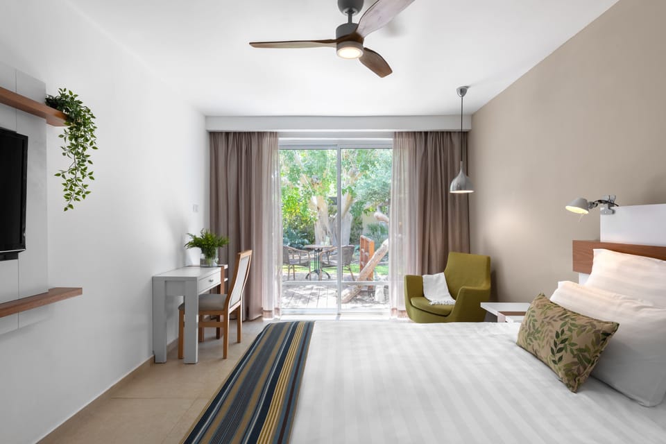 Superior Room, Garden View | In-room safe, desk, iron/ironing board, free WiFi