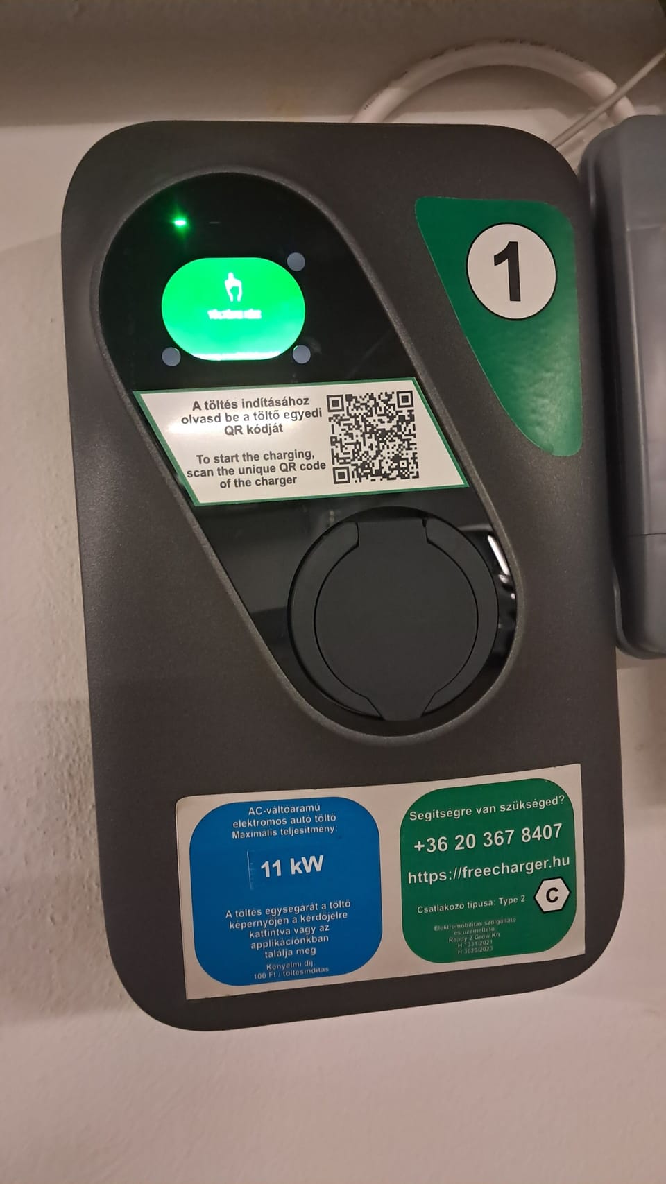Electric vehicle charging station