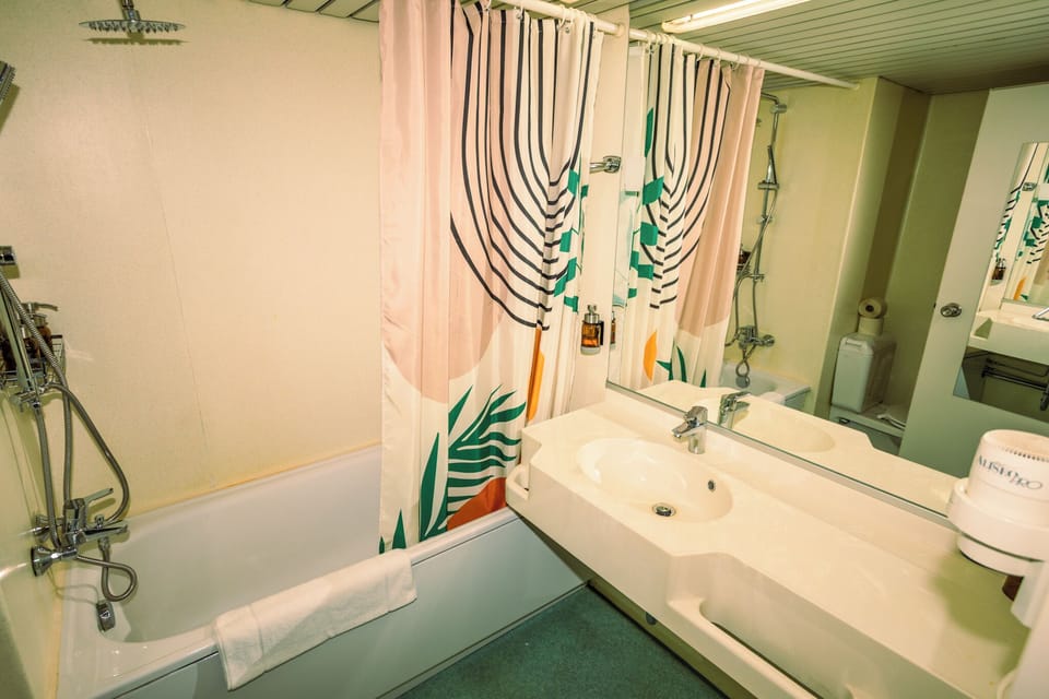 Rainfall showerhead, free toiletries, hair dryer, towels