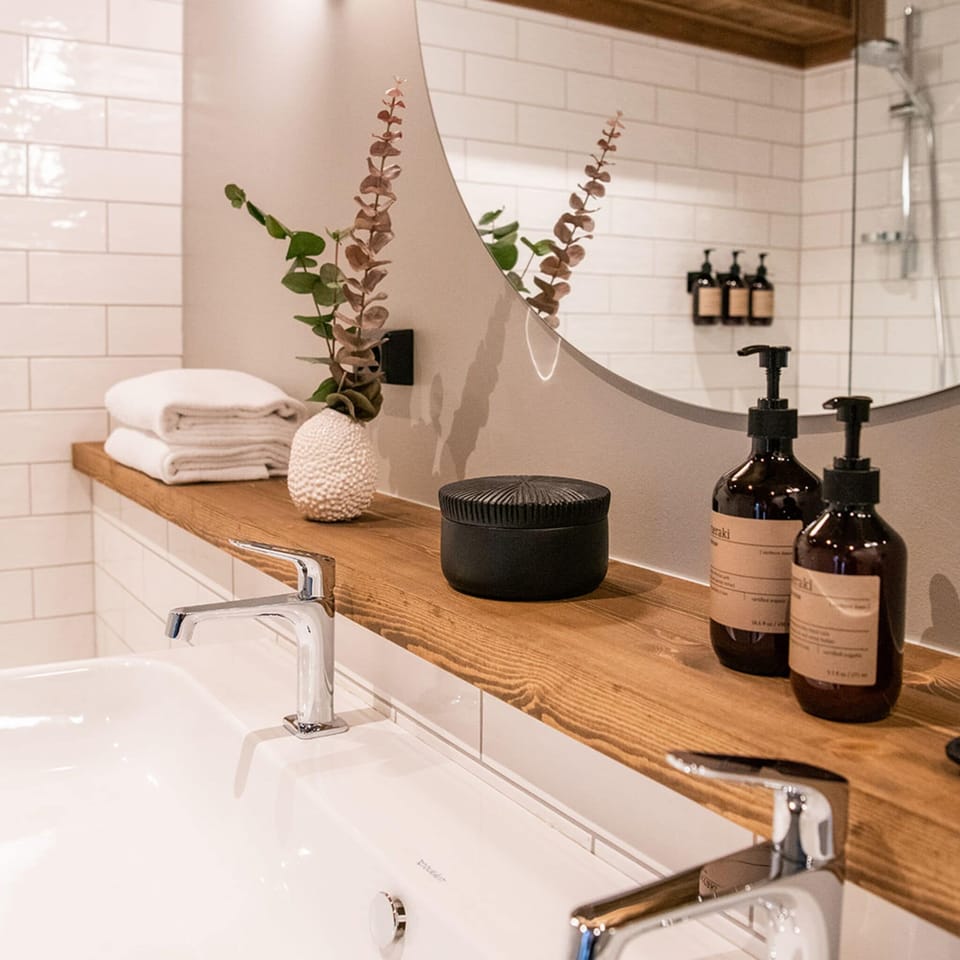 Suite | Bathroom | Shower, rainfall showerhead, hair dryer, bathrobes