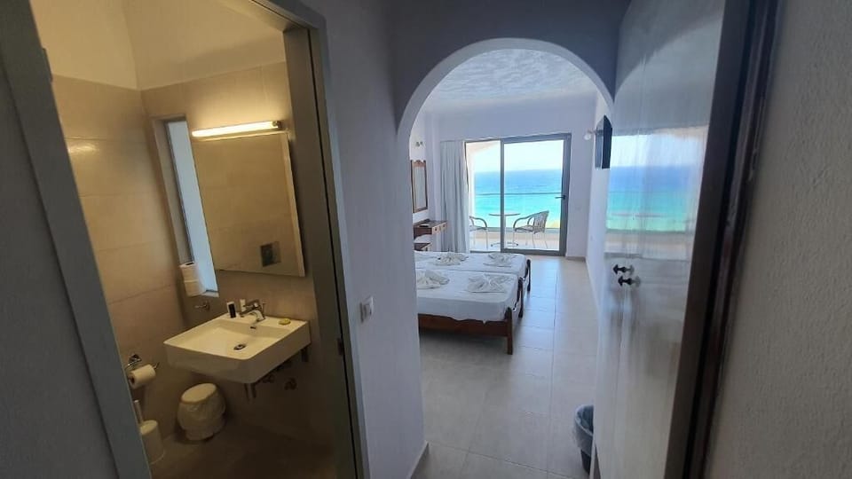 Standard Room with Sea View | Bed sheets