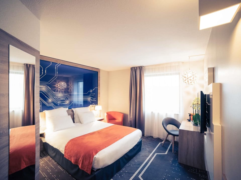 Classic Room, 1 Double Bed | Premium bedding, in-room safe, desk, blackout drapes