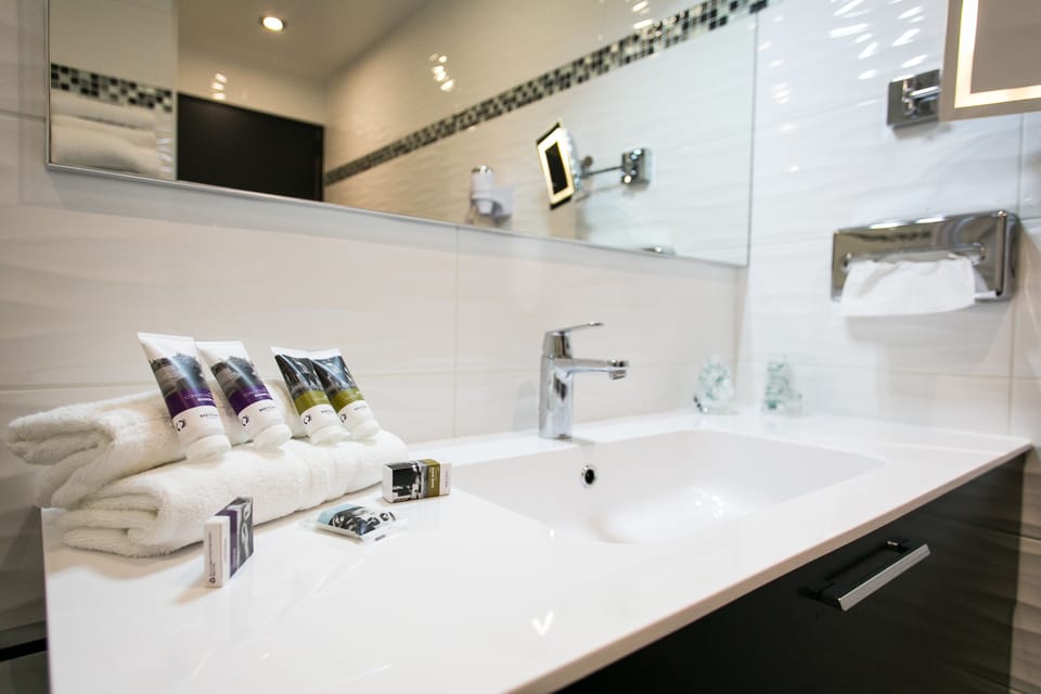 Standard Room, 3 Twin Beds | Bathroom | Eco-friendly toiletries, hair dryer, towels
