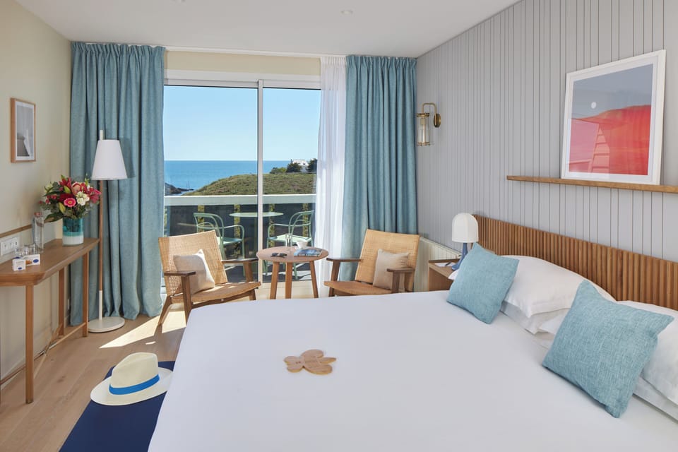 Standard Double Room, Sea View | Premium bedding, minibar, in-room safe, individually decorated