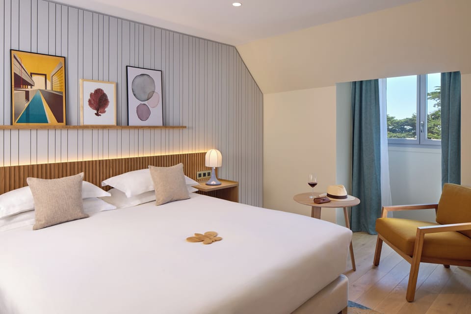 Junior Suite, Garden View | Premium bedding, minibar, in-room safe, individually decorated