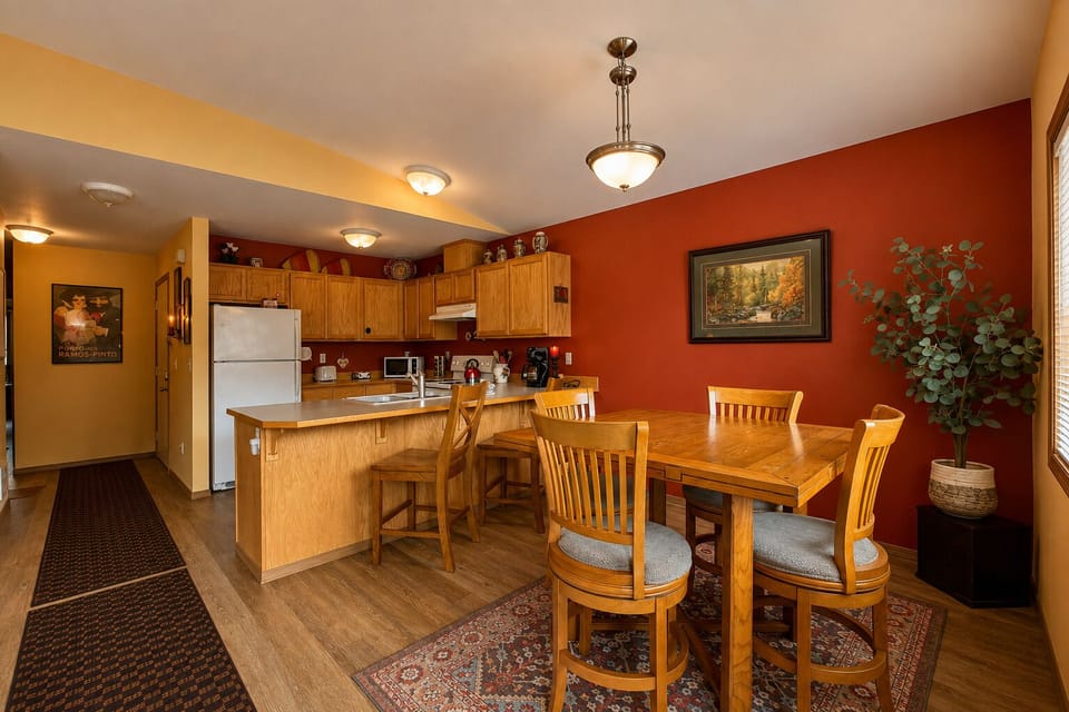 Condo, 3 Bedrooms | Dining