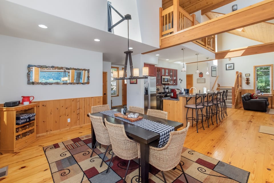 Cottage, 3 Bedrooms | Dining