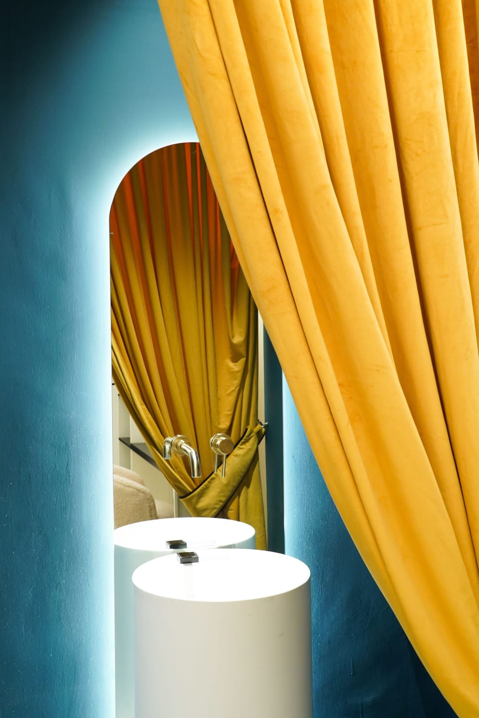 Luxury Studio Suite | Bathroom | Hair dryer, slippers, bidet, towels