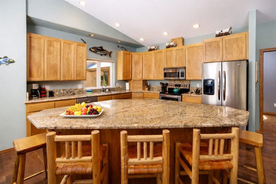 Cottage, 3 Bedrooms | Private kitchen | Fridge, oven, coffee/tea maker, toaster