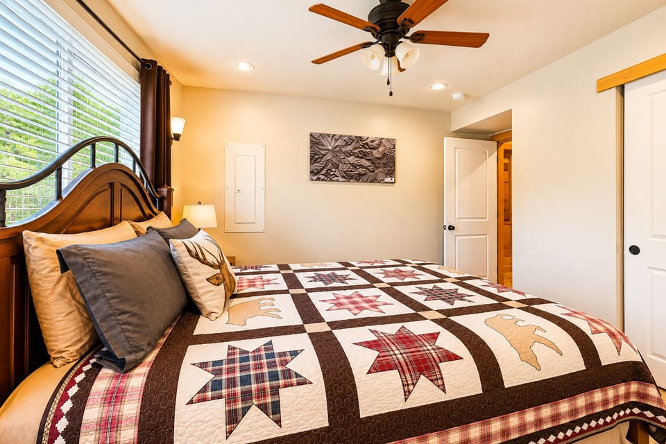 Cabin, 3 Bedrooms | 2 bedrooms, iron/ironing board, WiFi (free)