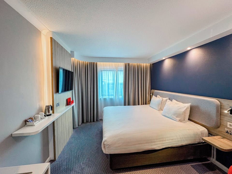 In-room safe, desk, free WiFi, bed sheets