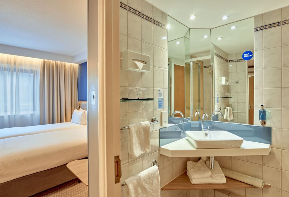 Shower, towels