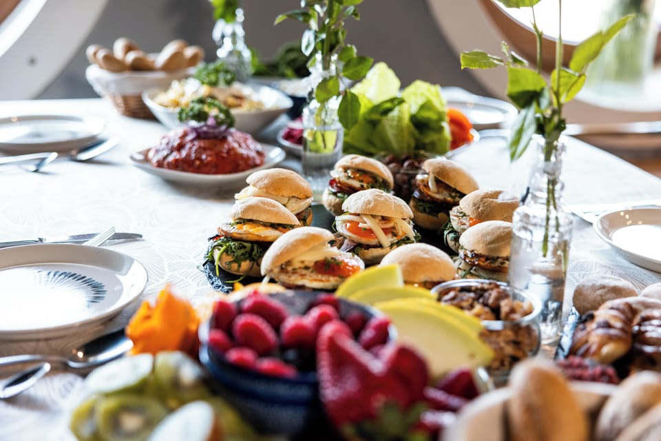 Daily buffet breakfast for a fee
