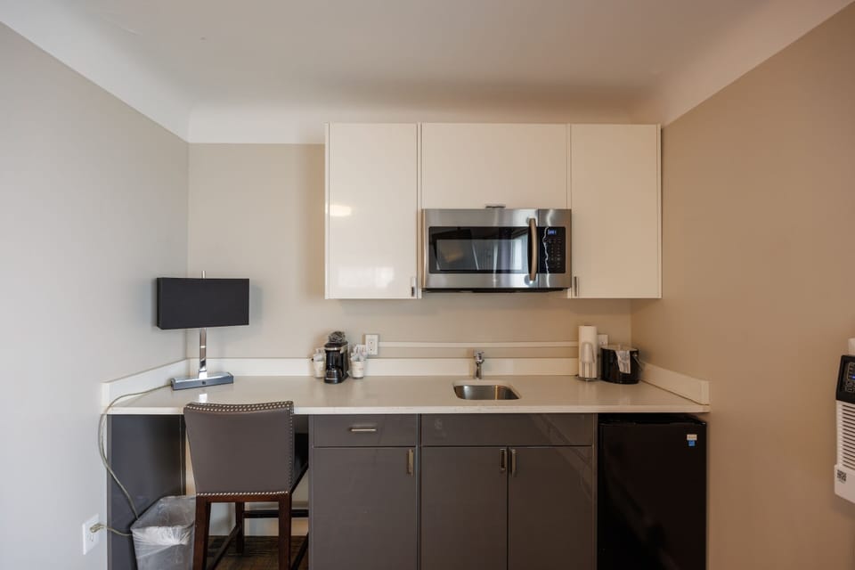 Executive Single Room, Non Smoking | Premium bedding, pillowtop beds, blackout drapes, soundproofing