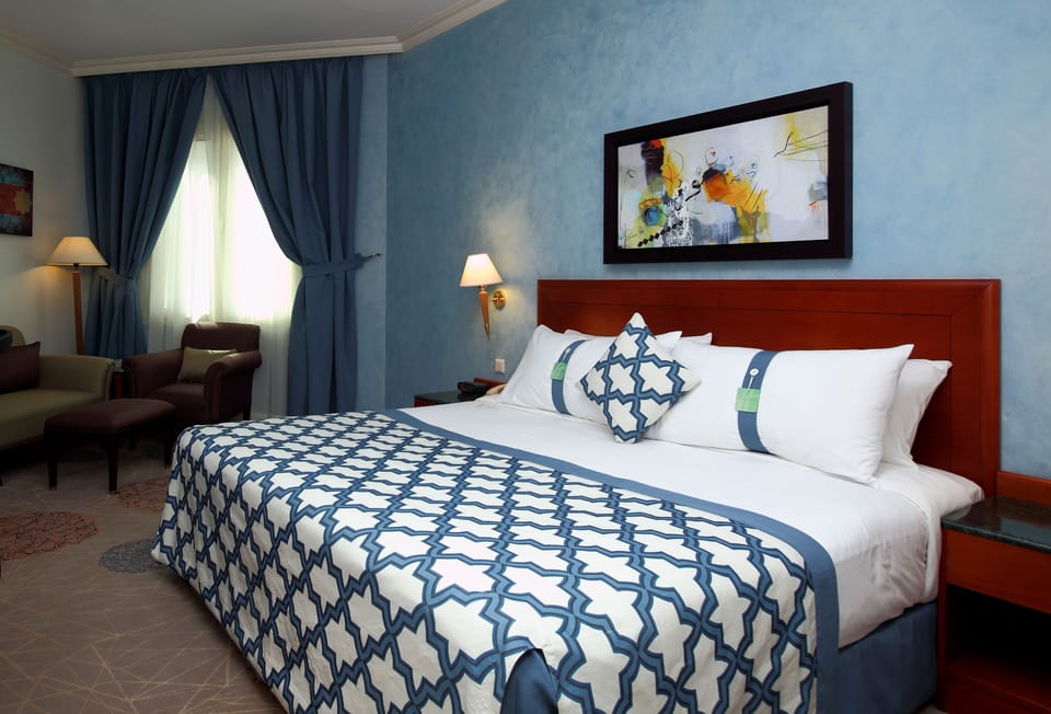 Standard Room, 1 Queen Bed, Accessible (Wheelchair) | Minibar, in-room safe, iron/ironing board, free cribs/infant beds