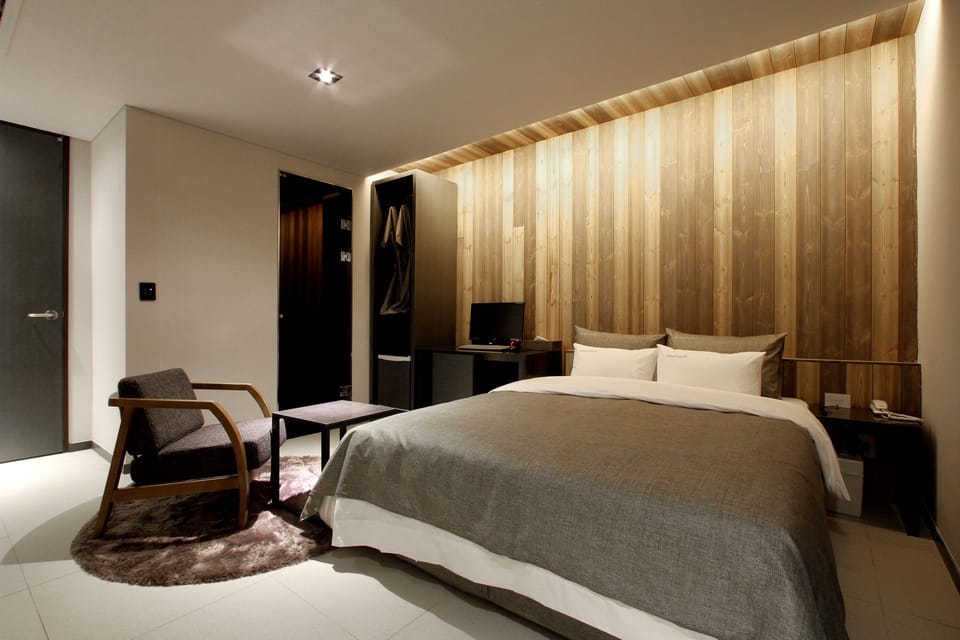 Standard Double Room | Premium bedding, minibar, iron/ironing board, free WiFi