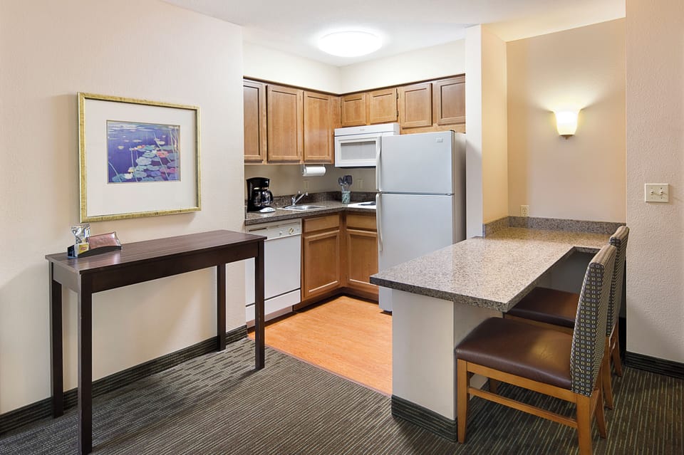 Premium bedding, in-room safe, desk, laptop workspace
