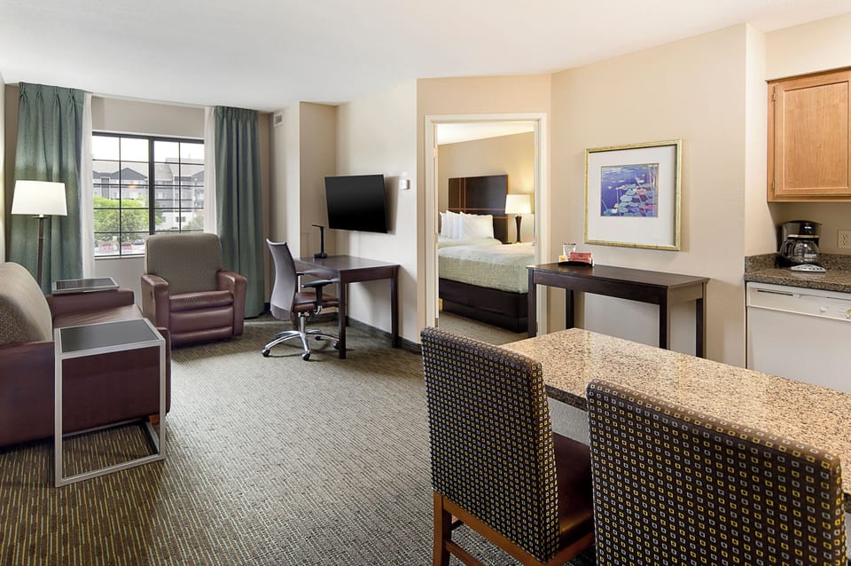 Suite, 1 Bedroom | Premium bedding, in-room safe, desk, laptop workspace