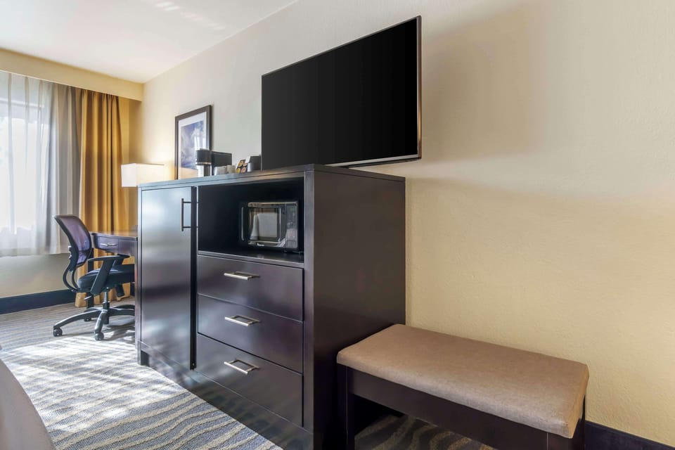 Premium bedding, pillowtop beds, desk, laptop workspace